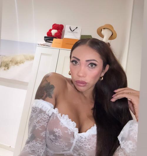 Karlita  UNE VRAI CHIENNE 0646337046