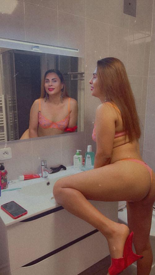 Yanya  XL .