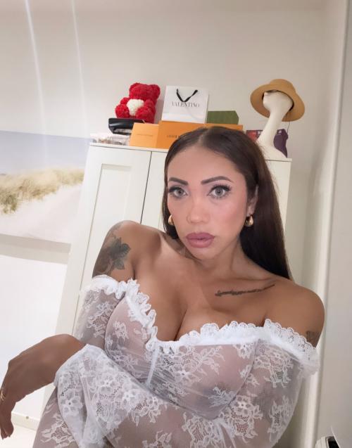 Karlita  UNE VRAI CHIENNE 0646337046